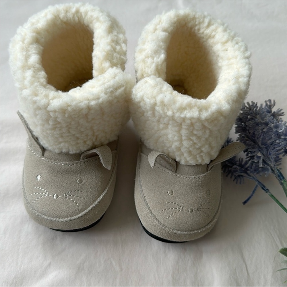 NWOT, Jack & Lily kids bunny boots, white, sand, size 30-36 months